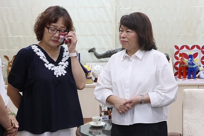徐瑀婕女士化思念為大愛，捐「自動給氧甦醒器」助嘉市消防救護。