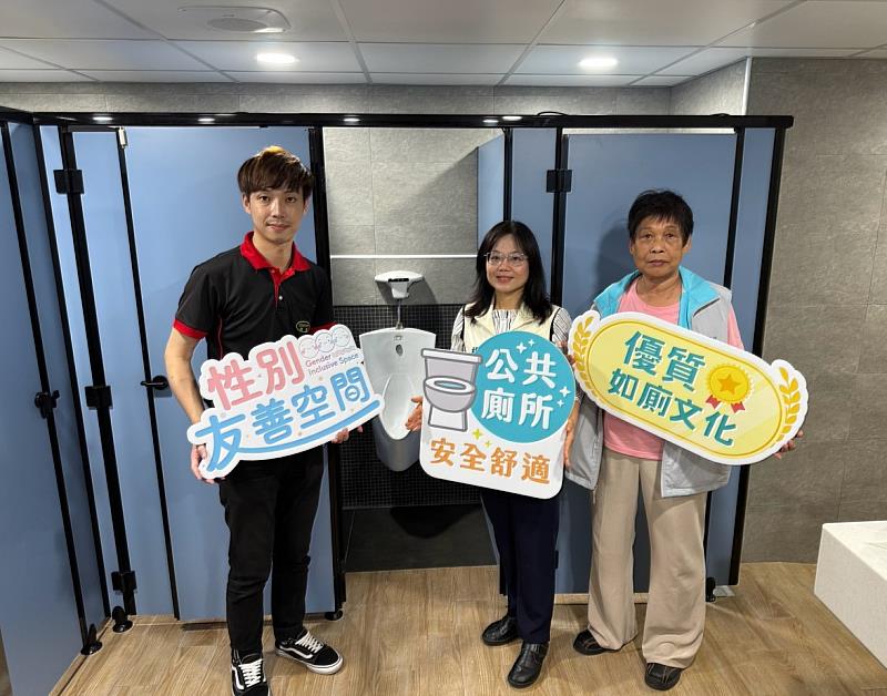 信實集團陳韋傑副理推動性別友善廁所。