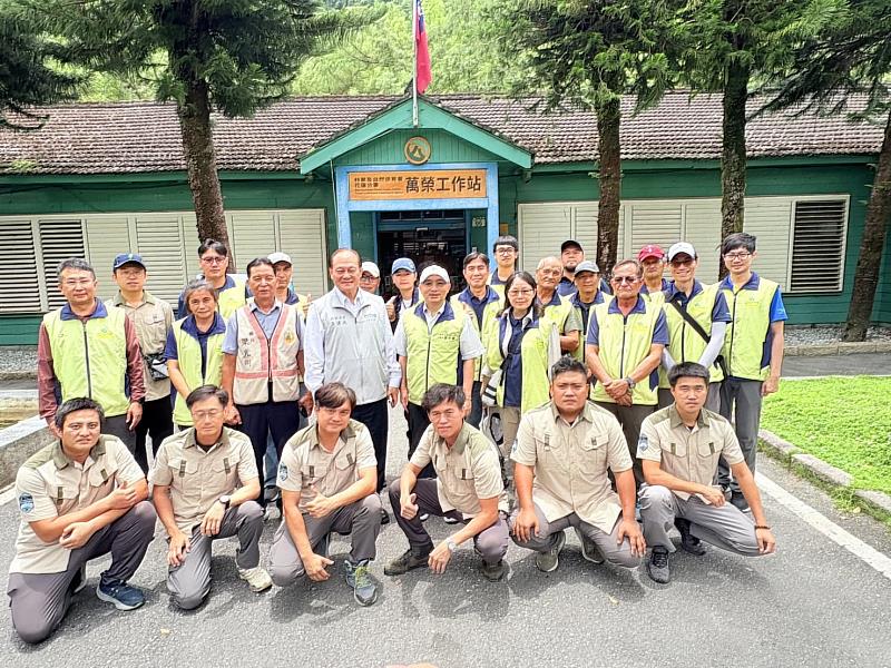 行政院政委季連成至林田山實地視察,並嘉許第一線監測人員辛勞。