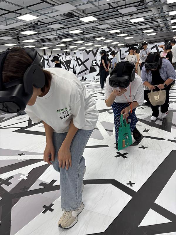 金字塔的洞室如何走？來體驗就知道囉！