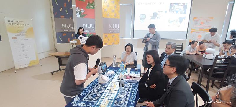 客語AI實體機器人展示。