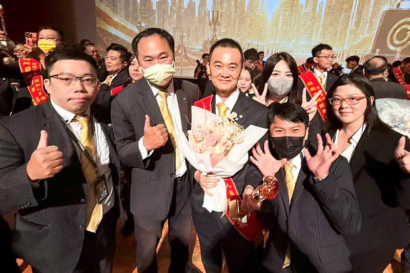 從業務新人晉升店長，除了追求收入，陳零也希望帶領團隊持續精進服務、創造穩健成績。
