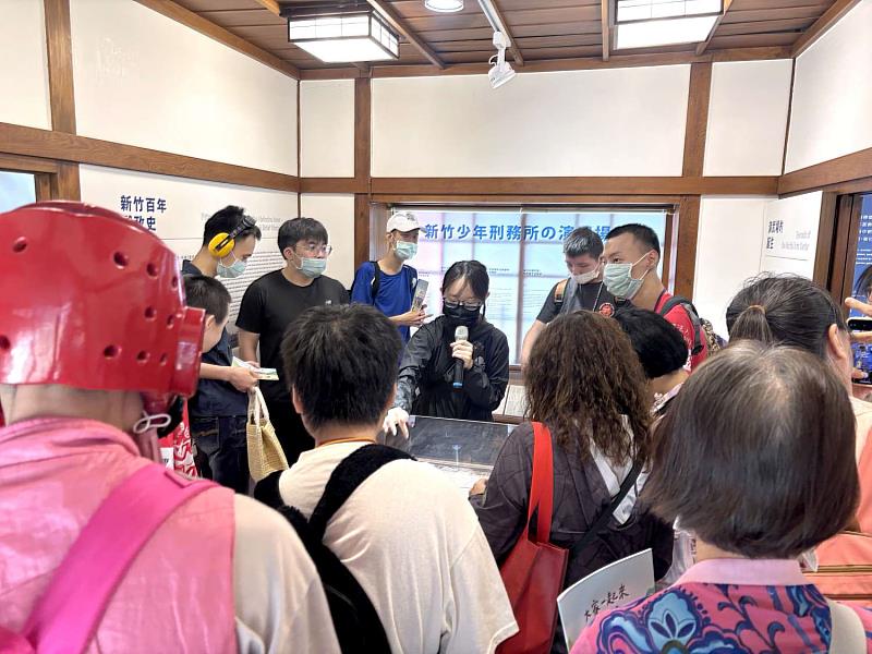 新竹市政府邀請社團法人新竹市智障福利協進會恆星學坊學員,參觀新竹少年刑務所演武場「新竹神社-時光風景與修復之路」特展。
