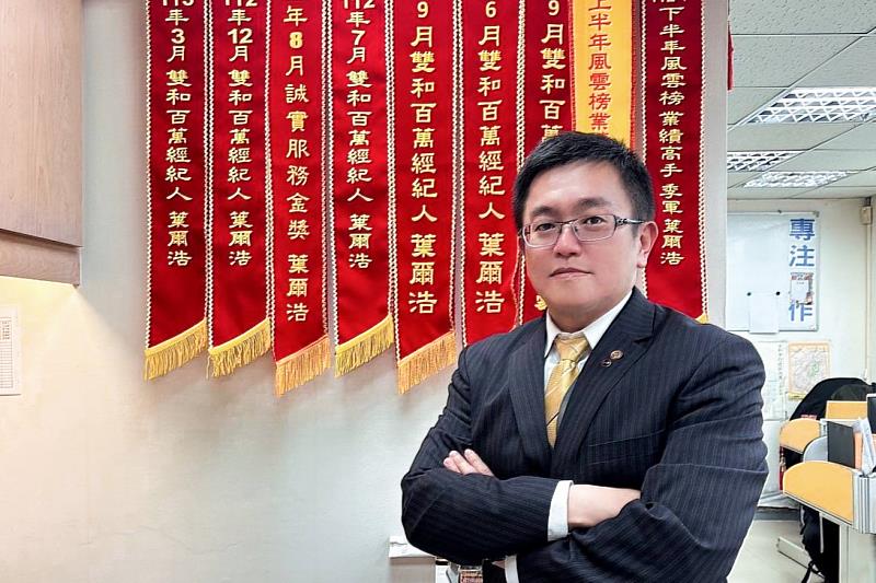 從物件篩選、實地帶看、房屋優缺點說明,到貸款、稅務及出租規劃,葉爾浩都為客戶提供完整建議。