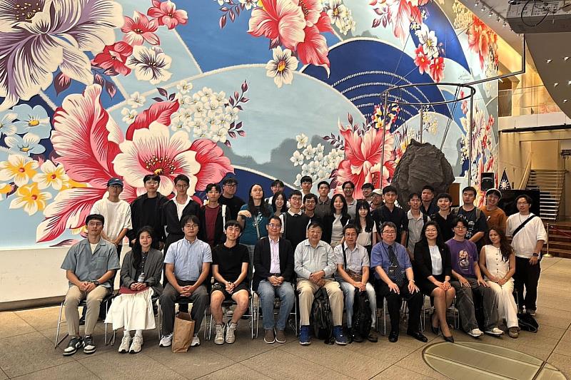 駐紐約台北經濟文化辦事處與國科會代表和「IBM量子夢」暨「量子金融」兩組學員合影。