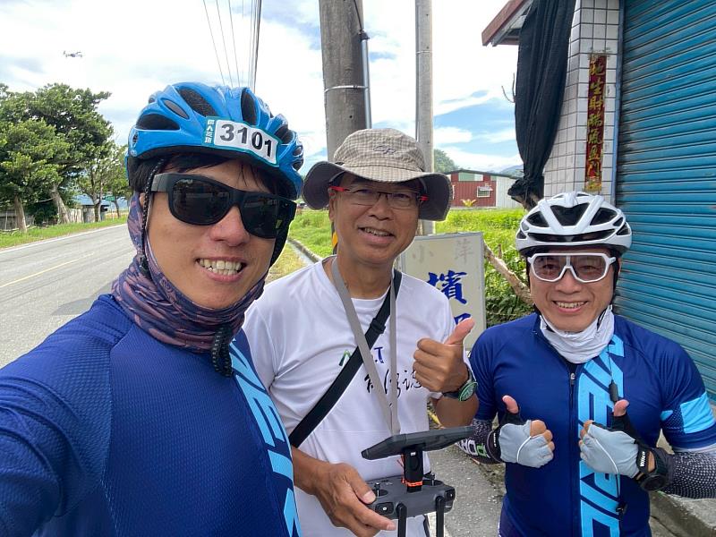 巧遇主持人麥覺明率領拍攝團隊進行外景拍攝。