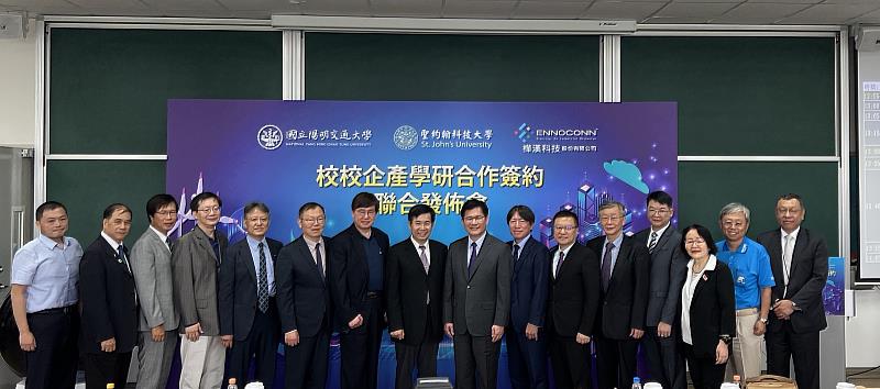 聖約翰科大攜手陽明交大及樺漢科技的「校校企」合作深化學生實務能力,打造學用合一的人才培育模式。
