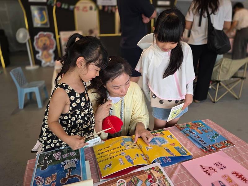 嘉市幼兒藝術特展登場,孩子用創作描繪桃城之美。