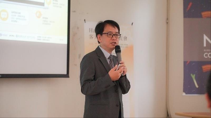 國立聯合大學客家研究學院張陳基院長說明計畫執行成果，並分享建構「臺灣客家AI生態系」的發展願景。