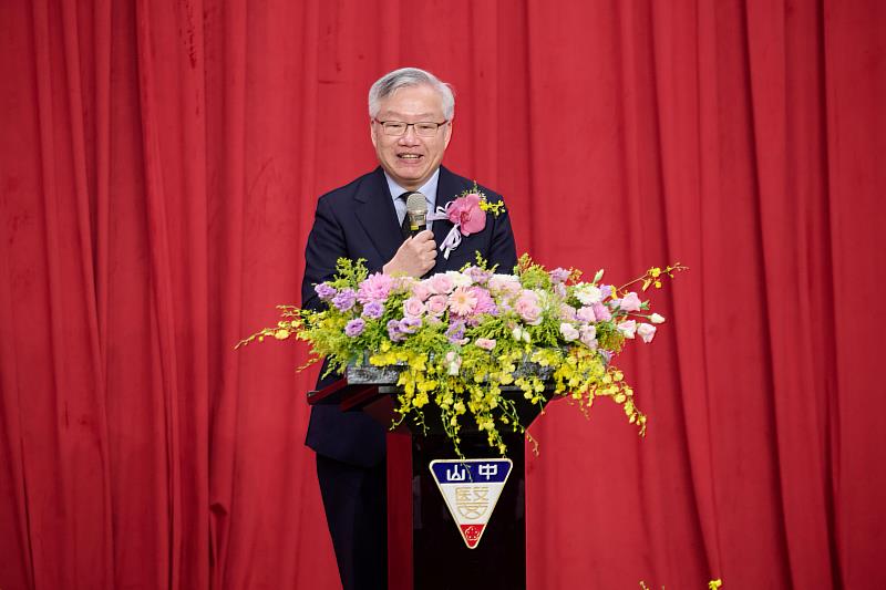 中山醫學大學新任校長林俊哲提出以「穩定治理、學術卓越、社會責任」為核心的校務發展藍圖,帶領中山醫大邁向卓越與國際。