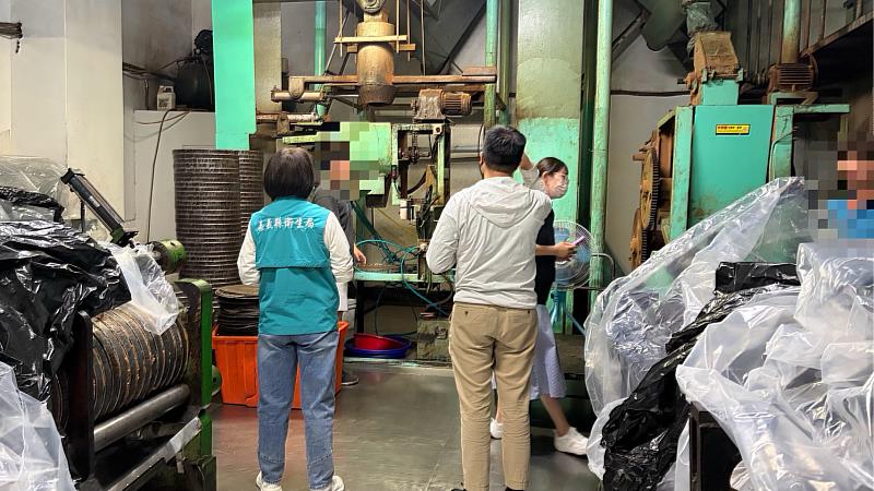 嘉義縣衛生局追查問題苦茶油,力守食品安全。