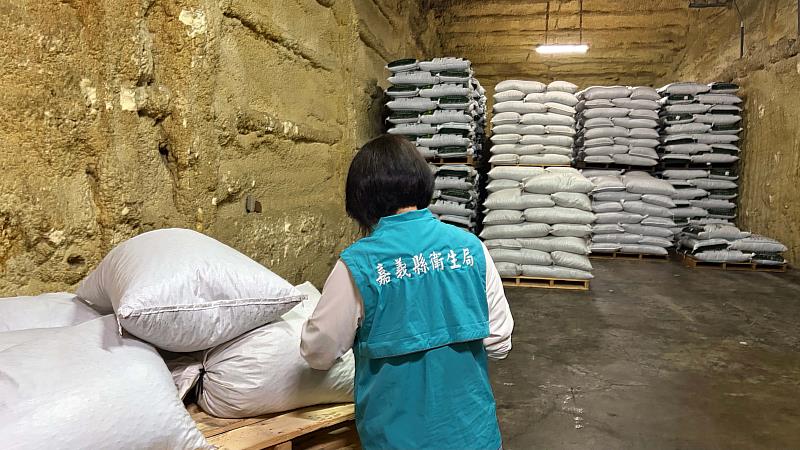 嘉義縣衛生局追查問題苦茶油，力守食品安全。