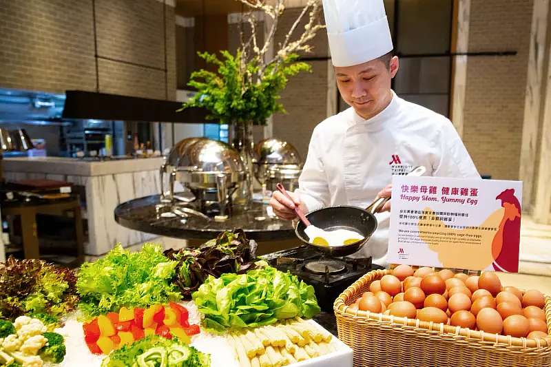 從飯店主廚到食品品牌,越來越多業者嘗試非籠飼雞蛋與友善動物食材。