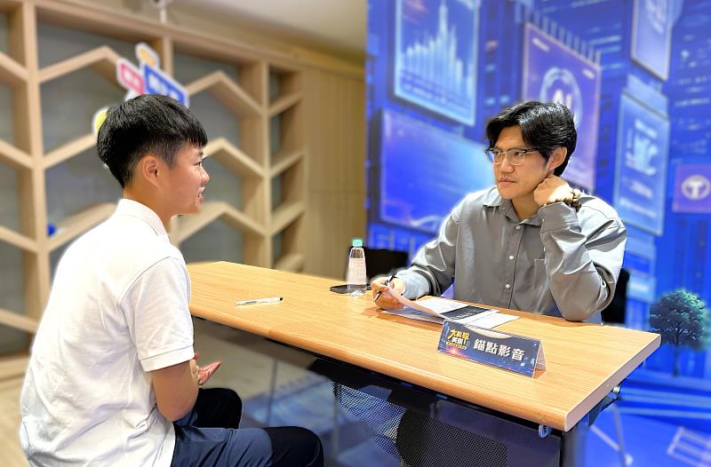 北分署青年暑期職涯營隊結訓日安排企業模擬面試,由企業主管及人資提供履歷與面試回饋,協助青年提升求職實戰力。