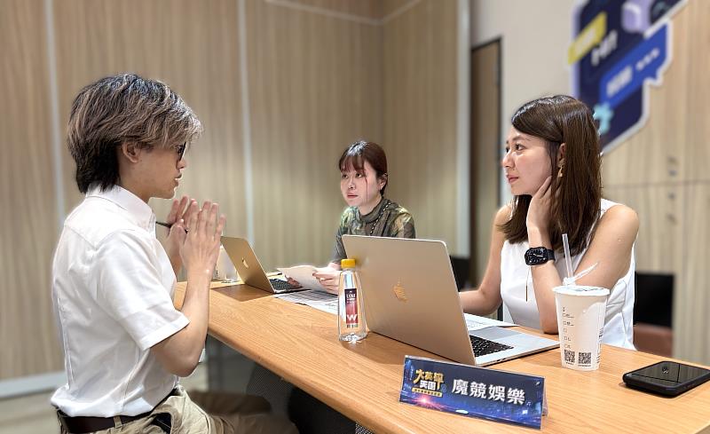 結訓當日北分署YS安排企業模擬面試,由企業主管及人資提供履歷與面試回饋,協助青年提升求職實戰力。