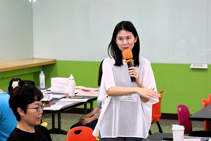 亞大教師參與「引導技巧」、「實作演練」及「省思回饋」等課程，活動互動熱烈，與會教師踴躍交流。