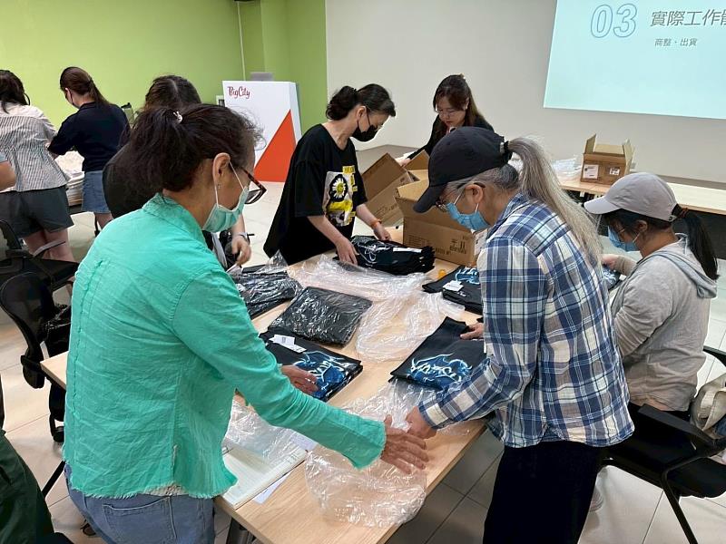 竹市府攜手UNIQLO辦理「衣起竹夢」職場體驗。