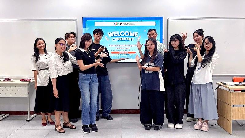 為協助學生無縫接軌海外職場,南臺科大實習團隊於越南姊妹校FPT大學進行職前訓練,針對飯店實習內容、在地生活環境及跨國文化進行深入交流與整備。