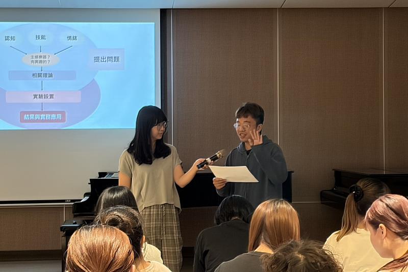 南大邀請阮璿文老師引導學生分享研究設計,深化音樂教育研究方法與學術思辨能力。