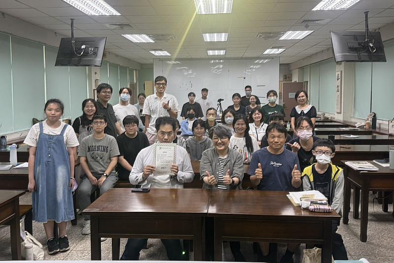 南大國文系推動硬筆書法教育,吸引師生及中小學教師、學生熱情參與,共同傳承書法藝術與文化底蘊。