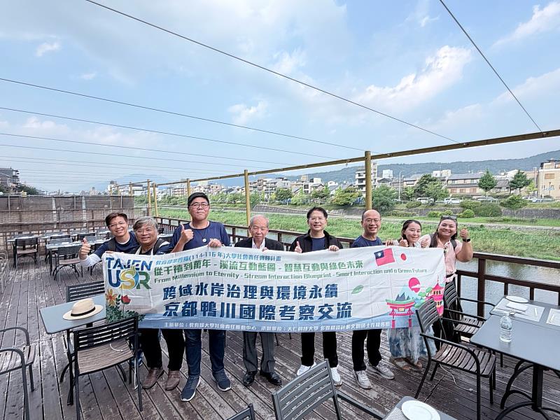 圖1、團隊與京都鴨川納涼床協同組合理事長田中博於納涼合影。