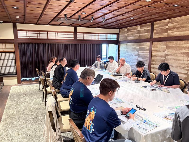 圖3、計畫主持人向日方介紹USR計畫的精神以及萬年溪計畫。