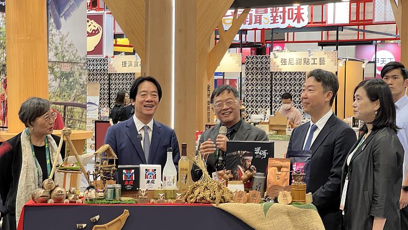 總統賴清德參訪嘉義館 品嚐「鄒伙呷」特色美食
