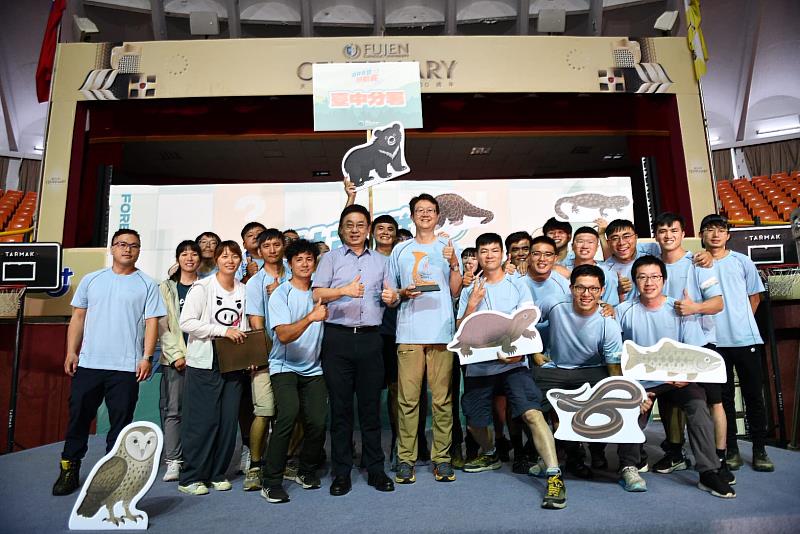 731 世界巡護員日闖關競賽-林業保育署臺中分署與署長林華慶合照