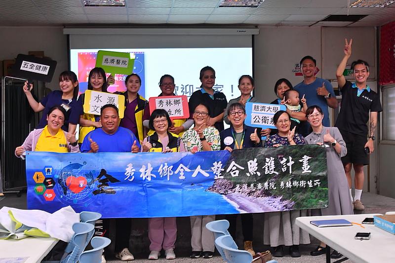 東區全人照護計畫社會處方箋首落地，花蓮慈濟醫院與慈濟大學、秀林鄉衛生所以及水源文化健康站合作，以熟悉部落文化的照顧服務員作為連結，打造專屬部落健康模式。攝影/廖文聰