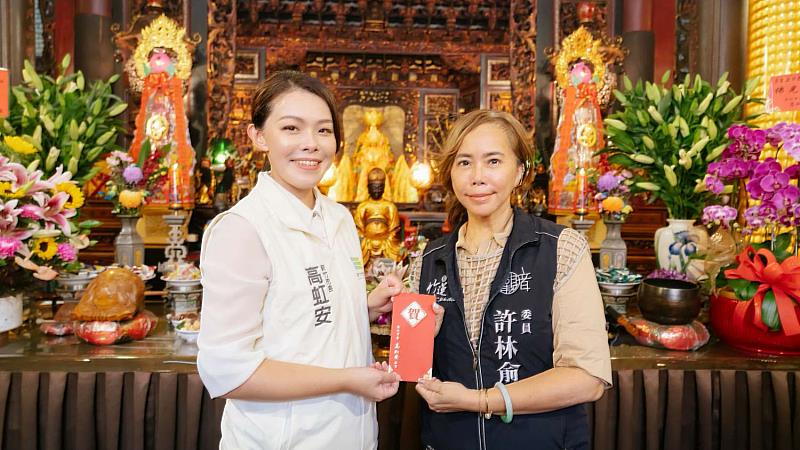 觀音菩薩成道紀念日，高虹安市長赴金山寺、竹蓮寺參香祝禱 。
