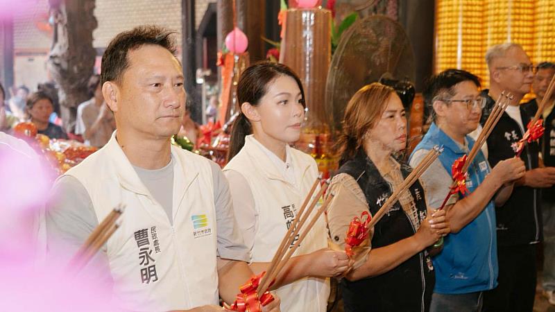 觀音菩薩成道紀念日，高虹安市長赴金山寺、竹蓮寺參香祝禱 。