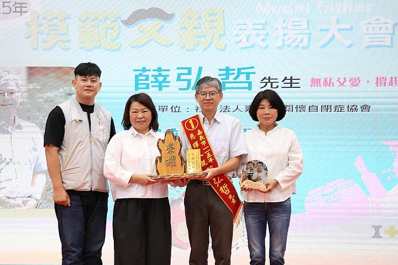 慈暉父親薛弘哲先生