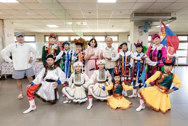 蒙古「謬思藝術兒童團」參與宜蘭童玩節演出。