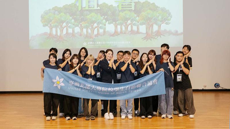 市長高虹安與第15屆全國學生自治組織幹部合影。