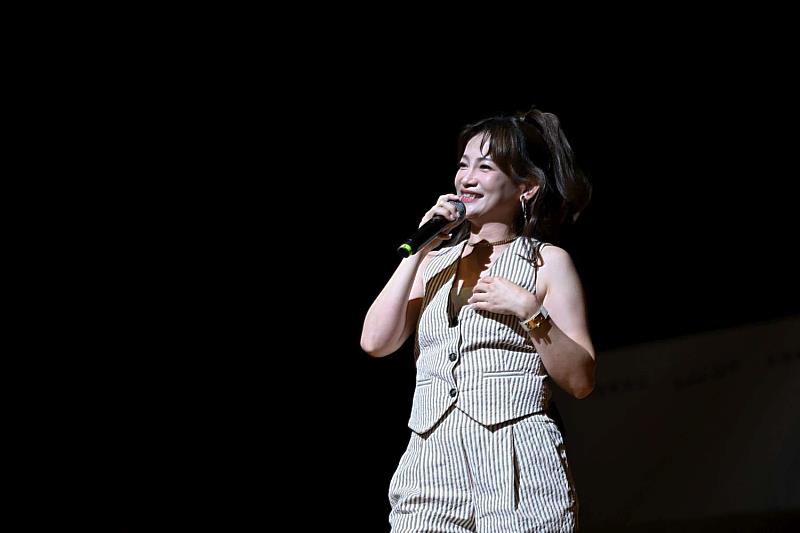 歌手精彩演出。