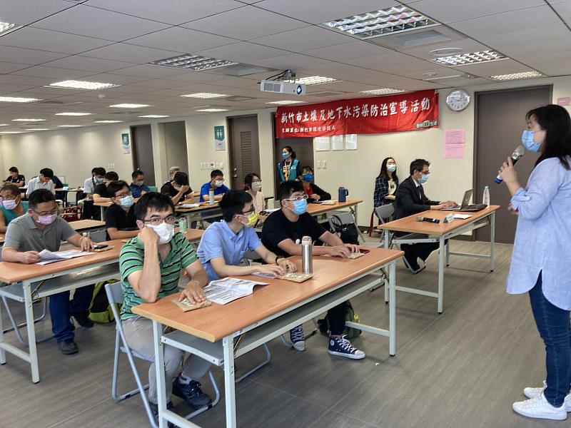 講師講解土壤及地下水污染防治核心知識。(資料照片)