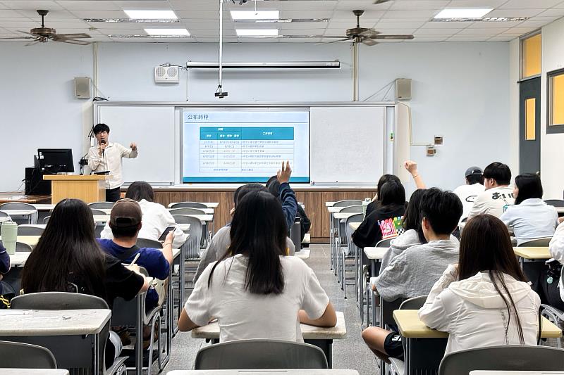 中金院今（115）年有59位參與「金融業務認證系列學程」準大四學生將投入企業實習，透過半年至一年的企業實習，累積實務經驗。圖為金融職訓處辦理實習行前說明會。（圖／中金院提供）