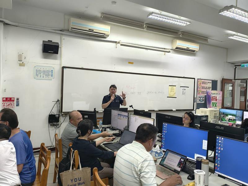 育達科技大學人文管理學院教師AI教學應用知能-L2專業教學認證研習情形。
