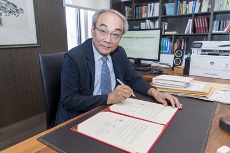 臺灣綜合大學系統主席王汎森院士代表本系統完成合作備忘錄簽署。