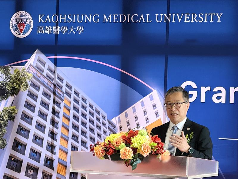高雄醫學大學校長余明隆致詞。