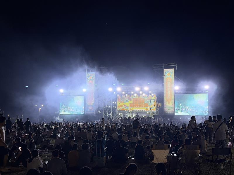 夏日乾杯計畫吸引大批民眾熱情參與。