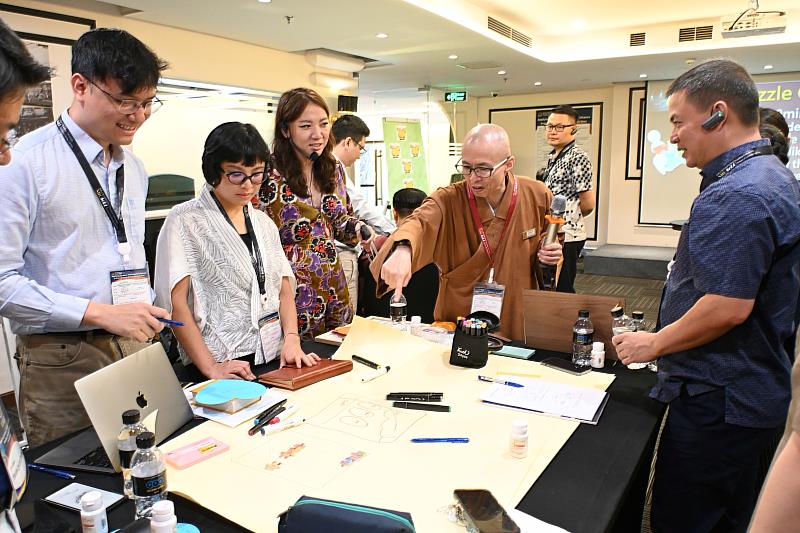 南華大學釋知賢教授，致力於推廣系統思考，以各種有趣教具帶入系統思考教學，激盪學員創意。