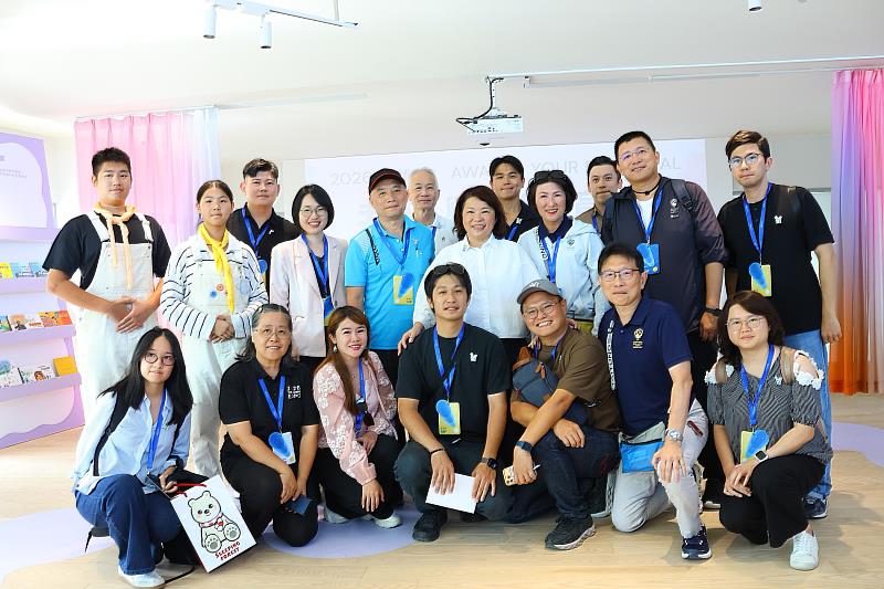 黃敏惠市長帶領市府團隊,參訪台東博覽會各大展區。饒慶鈴縣長率縣府團隊交流城市治理經驗。