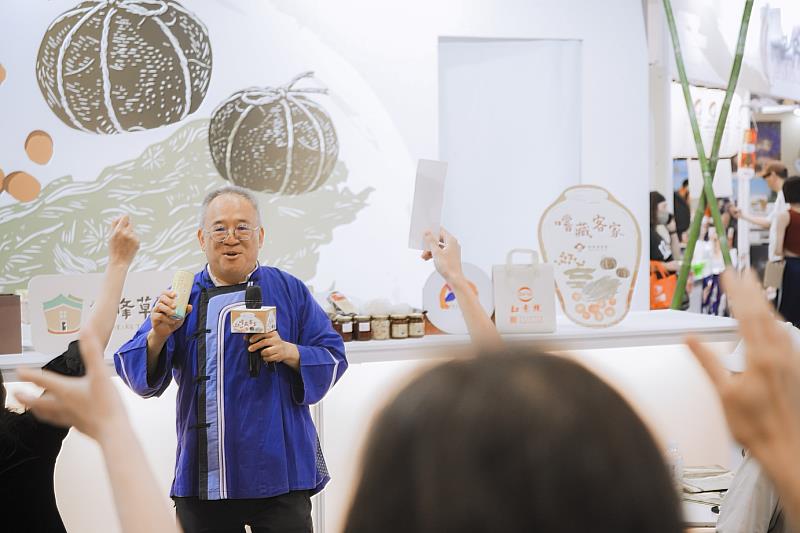 為期4天的「2026台灣美食展」圓滿閉幕。客家主題館呼應大會主題,以「風土醞釀」為核心,多元演繹客家飲食底蘊,獲得廣大民眾的關注與高度肯定。