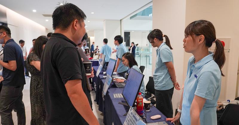 C.ai 3.0為企業內部的Agentic Portal,發佈會現場展示多種應用情境。