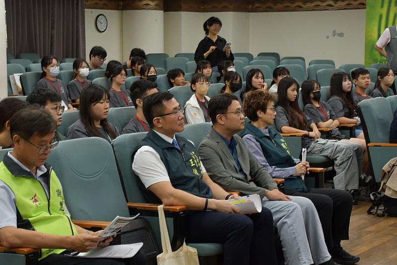 南大行管營走進臺南市政府，透過市政簡報認識地方政府運作，深入了解智慧治理與公共政策實務。