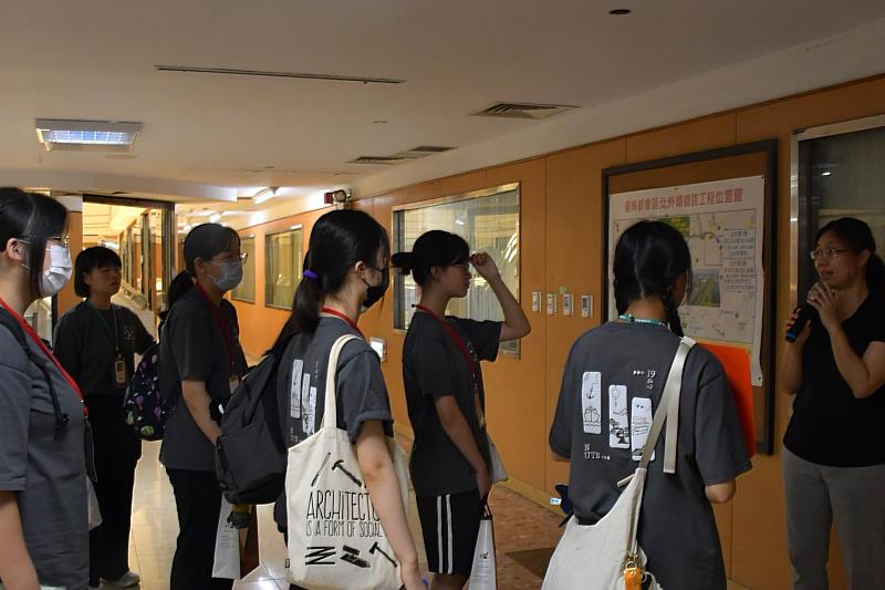 臺南市政府工務局導覽市政建設，帶領南大行管營學員認識公共工程與城市治理，深化行政管理實務視野。