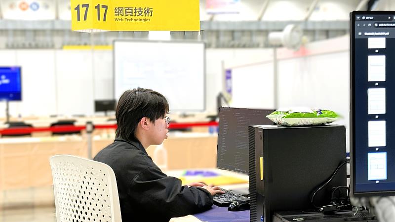 北分署與智光工商共同培訓的選手胡宸浩勇奪第56屆全國技能競賽網頁技術職類金牌。