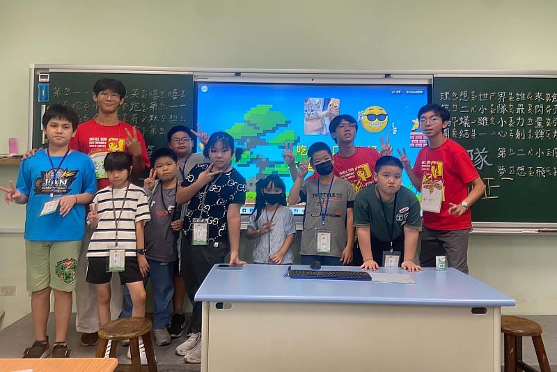 南大小太陽永續社會服務社結合教育部教育優先區計畫，透過多元課程與陪伴服務，為花蓮學童播下永續學習與關懷的種子。