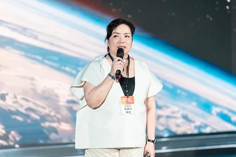 南大視設系計畫主持人林美吟教授說明TNDA聯盟理念,展現南大推動AI設計教育的核心能量。